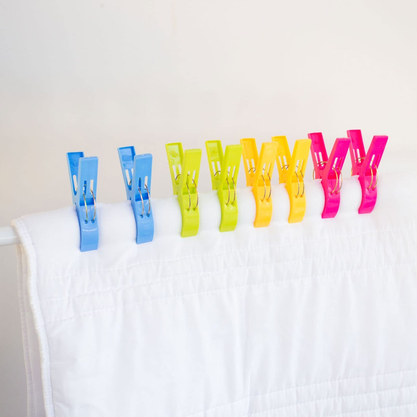 8 Pcs Colorful Beach Towel Clips, Large Plastic Laundry Clip Clothes Pegs for Sunbeds Sun Loungers, Blankets, Pool Chairs, Cruise Keep Your Towel from Blowing Away 4 Bright Colors